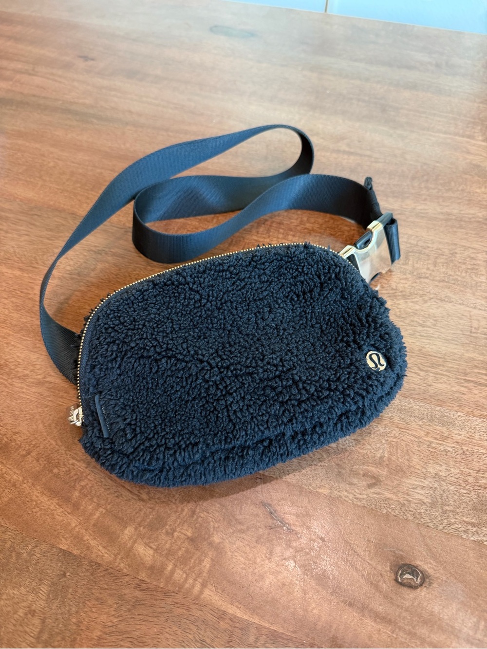 Lululemon Everyday Sherpa Belt Bag — Black & Gold 🖤✨